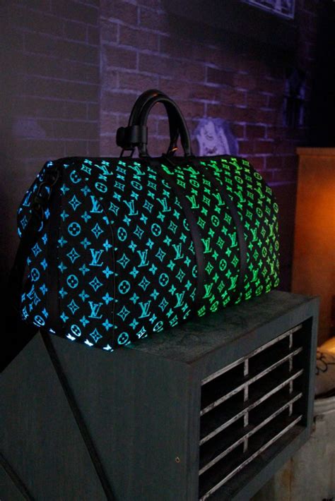 louis vuitton broodrooster|Louis Vuitton light up.